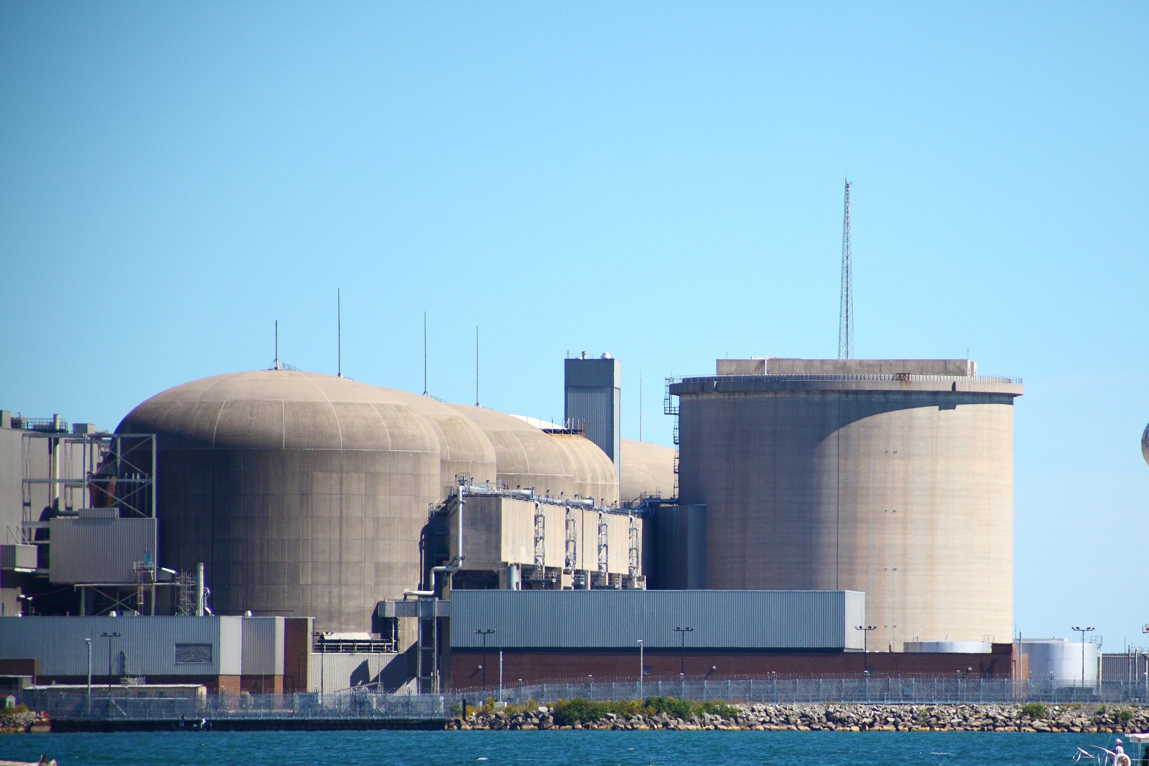 Inspecting nuclear reactors