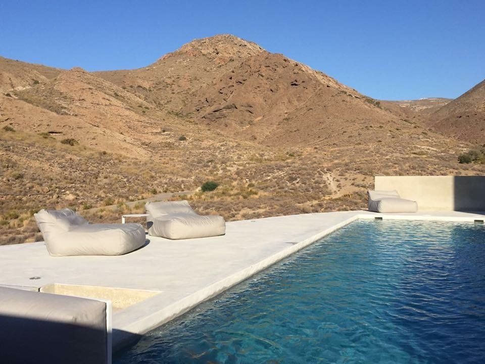 Las Negras piscine et coline