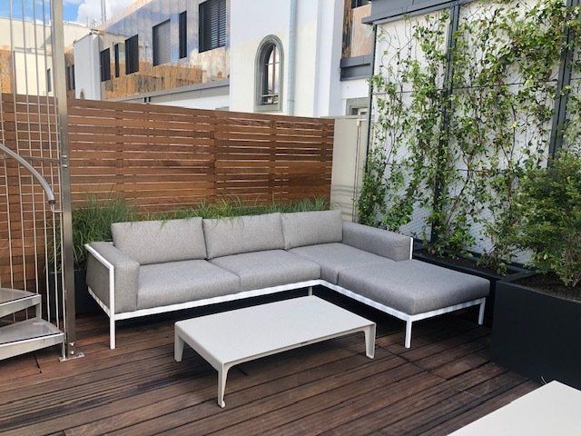 terrasse aménagée avec salon extérieur