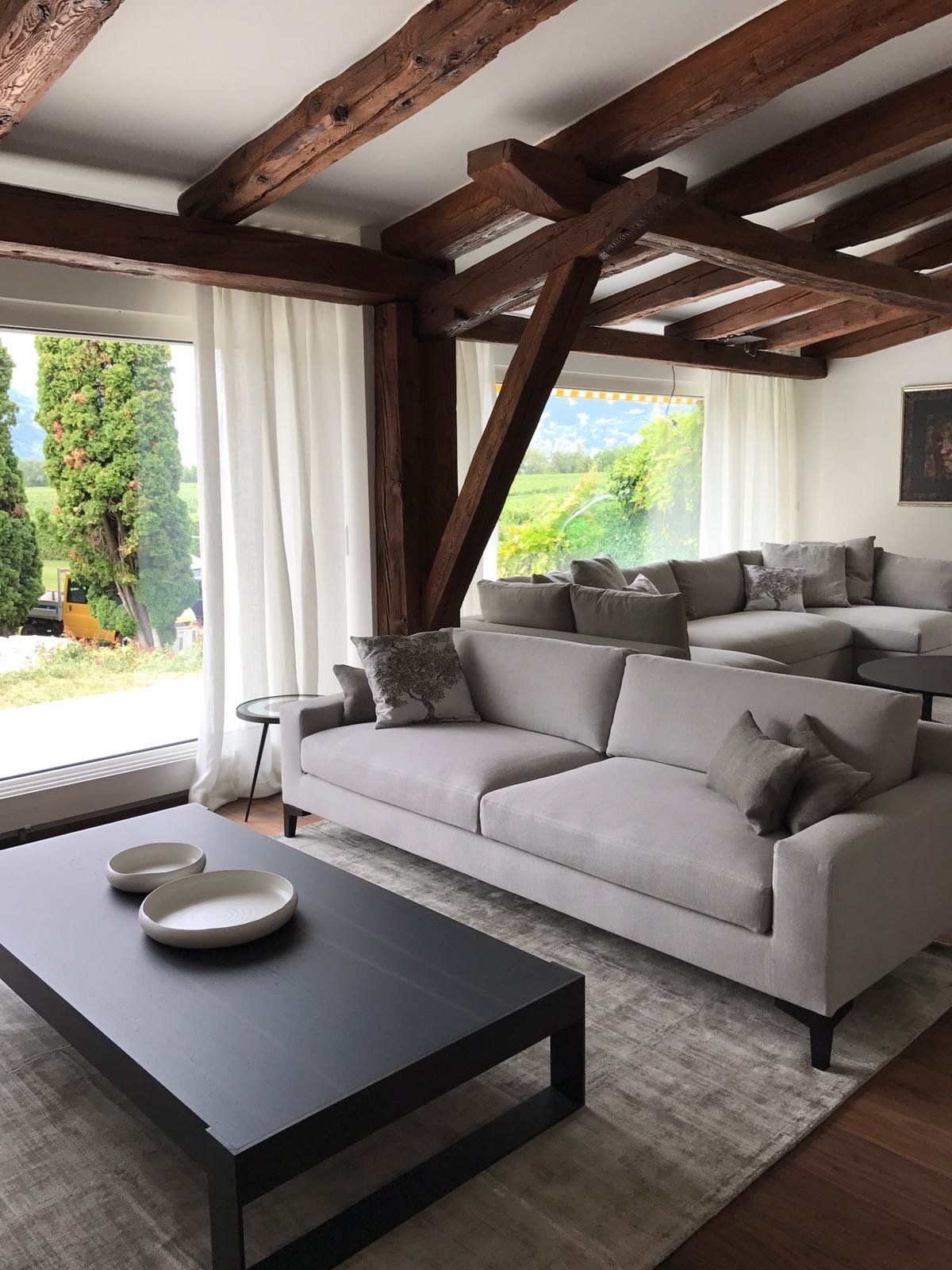 Création sur-mesure de salon à Sion avec coin télé