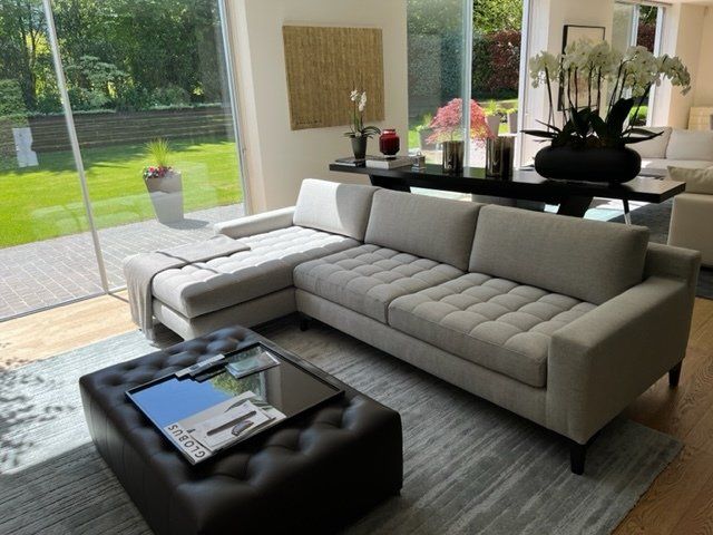 Réalisation de salon à Vandoeuvres coin télé et table basse