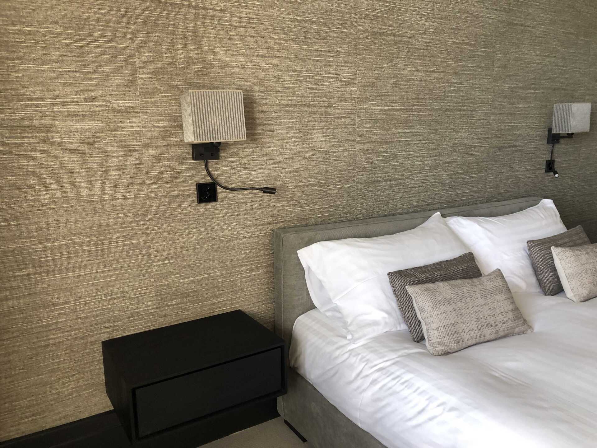 Aménagement de chambres de palace avec lit double