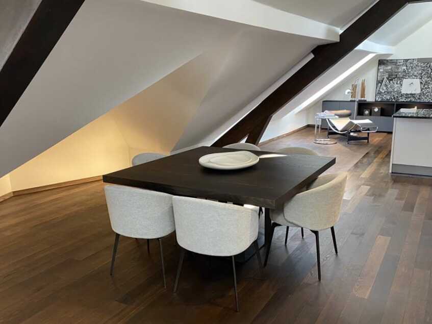 Aménagement de salon sur-mesure sous les combles Genève