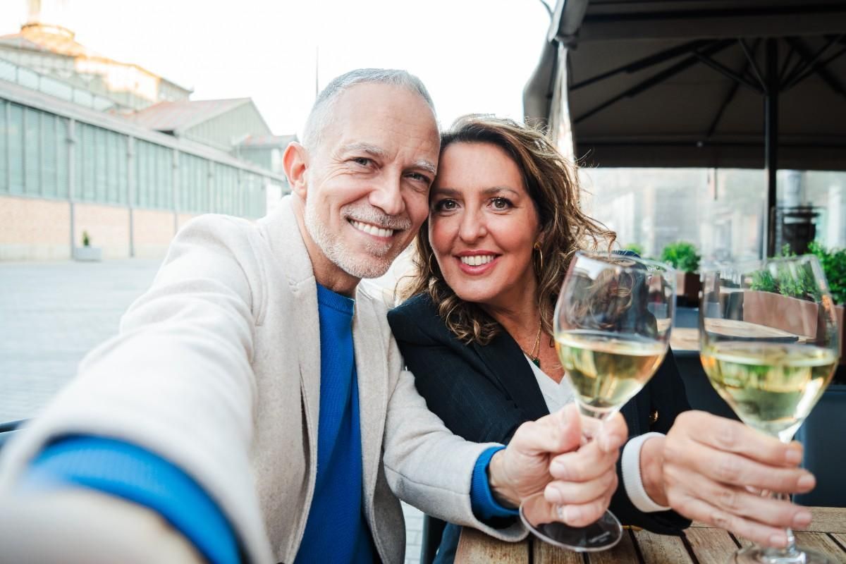 11 Expert Tips for Dating in Your 40s With Confidence