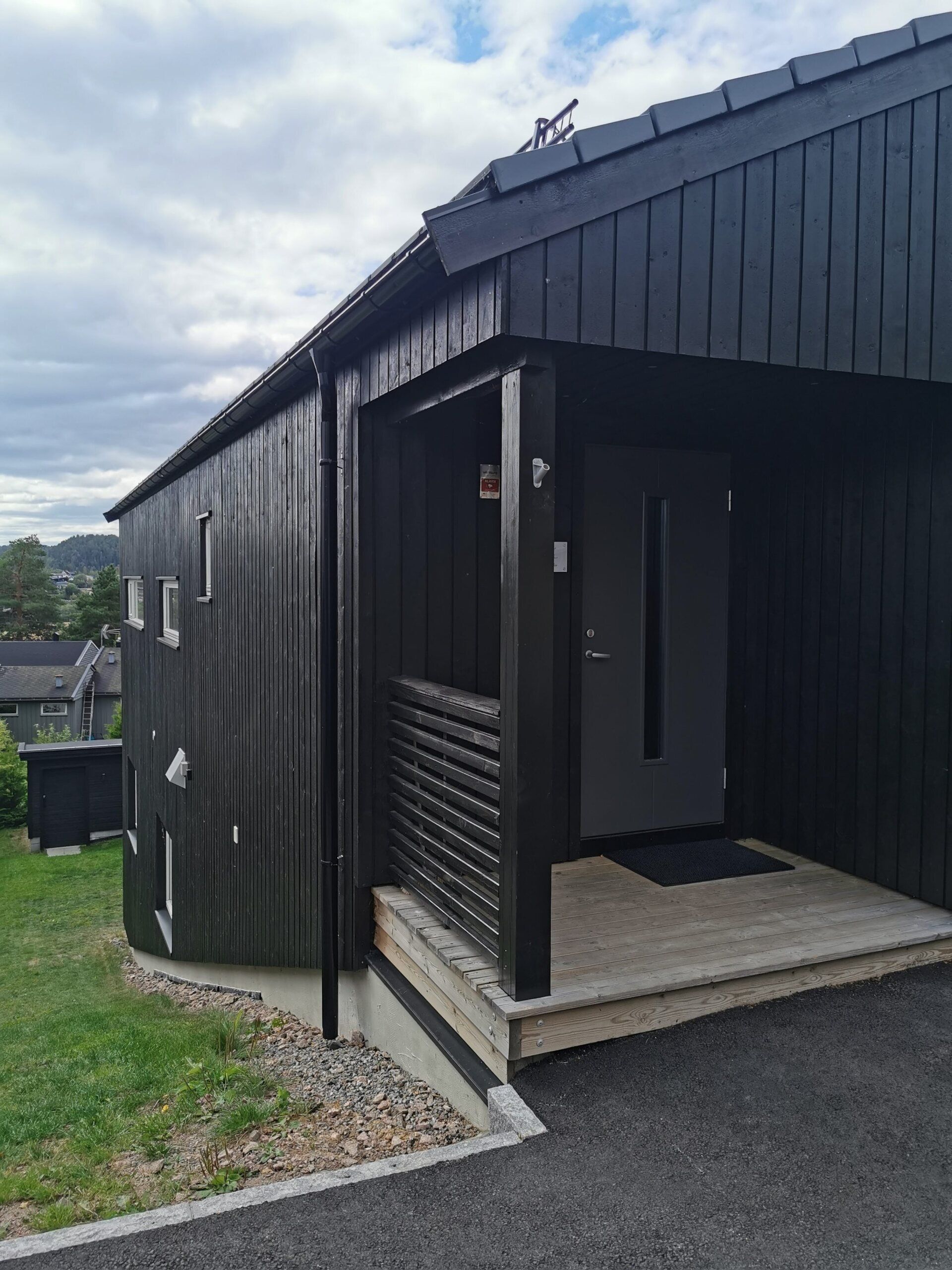 Enebolig i Røyken, inngangsparti.