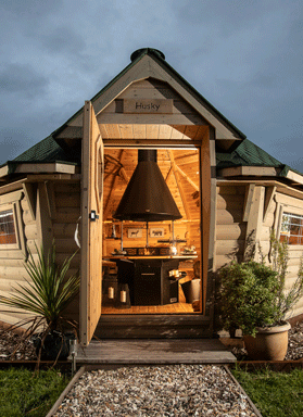 BBQ Lodge or grillkota with door open