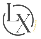 Un logotipo para una empresa llamada lx yachts