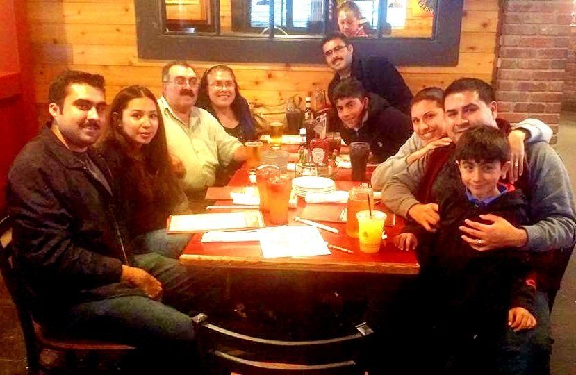 A group of people are sitting at a table in a restaurant.