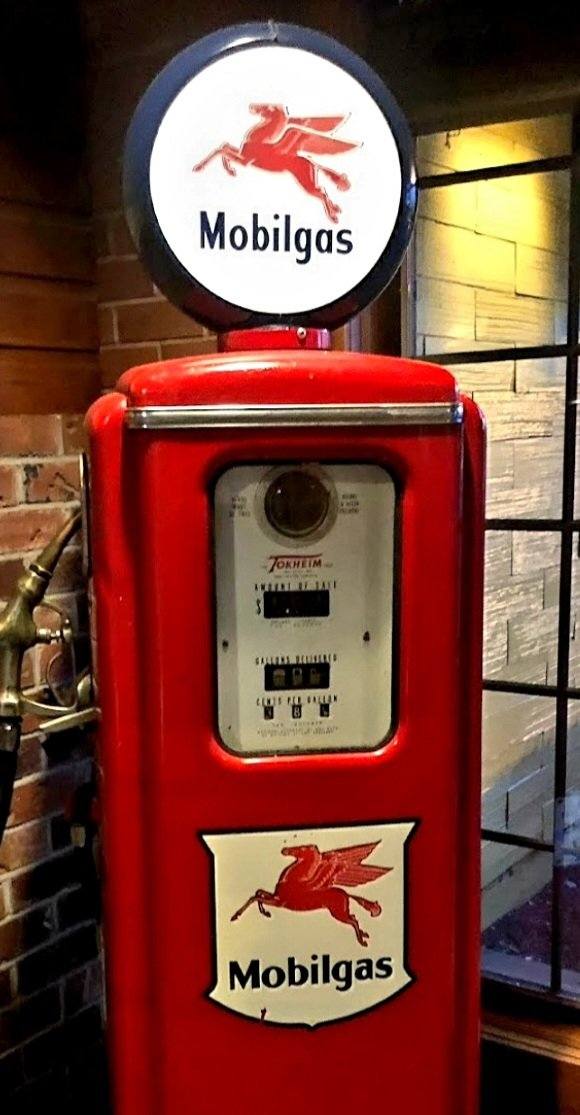 A red gas pump with the word mobilgas on it