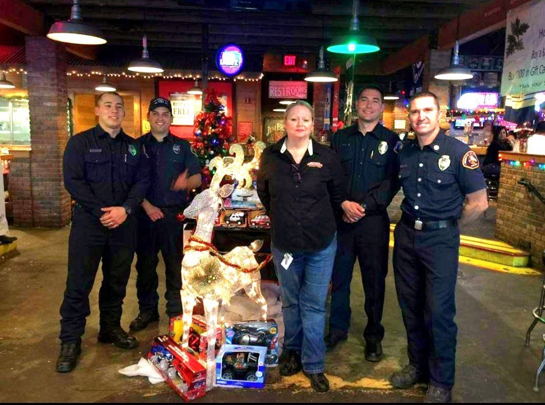 A group of police officers are posing for a picture in a restaurant
