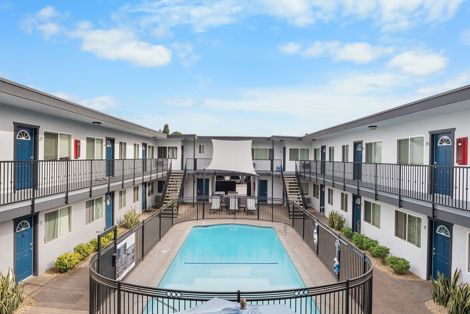 Apartment swimming pool