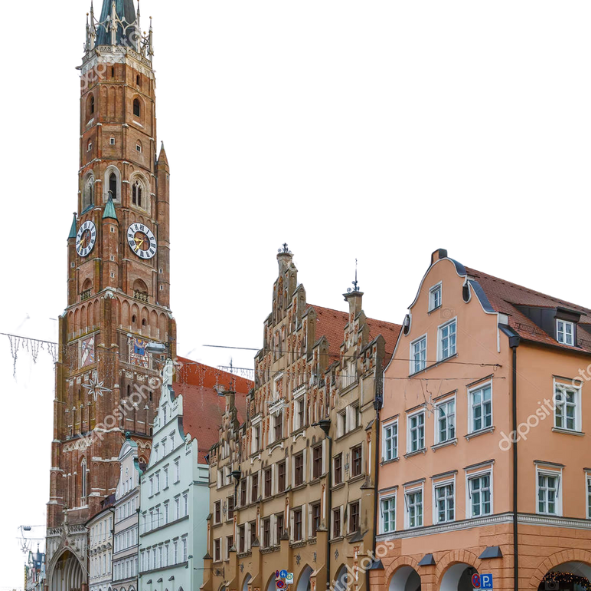 Eine Reihe von Gebäuden mit einem Uhrenturm in der Mitte