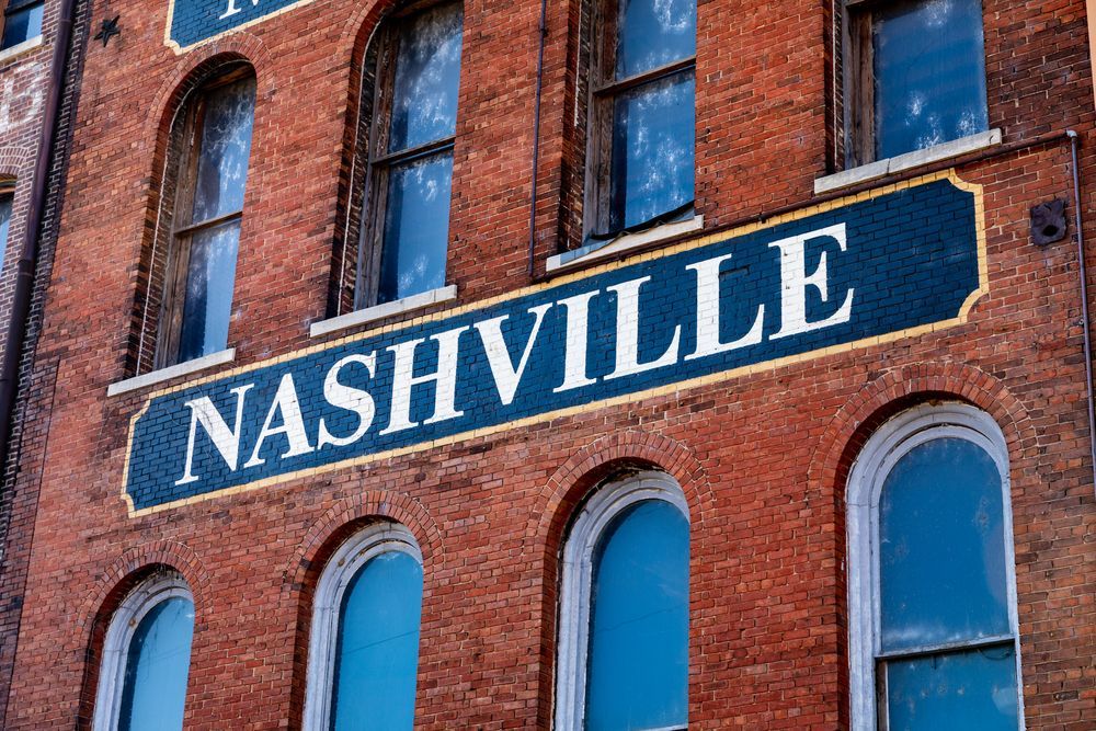 A brick building with a sign that says nashville on it