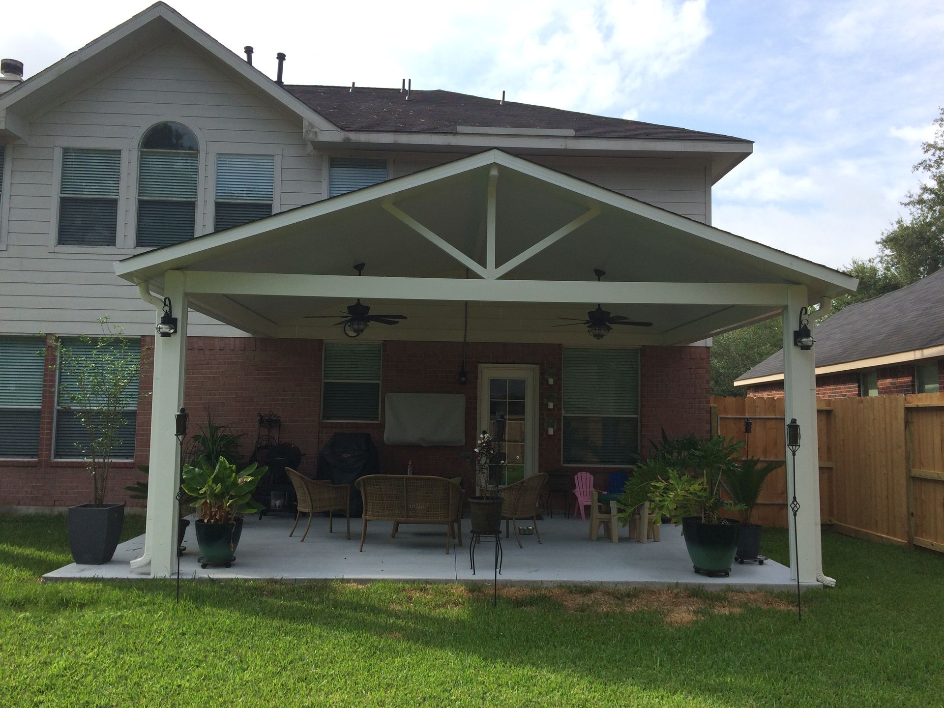 A house with a covered patio in front of it in Lakeway, TX.