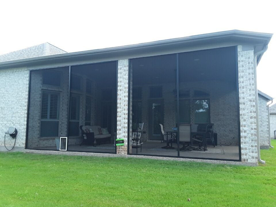 Patio cover with screen enclosure in Houston, TX.