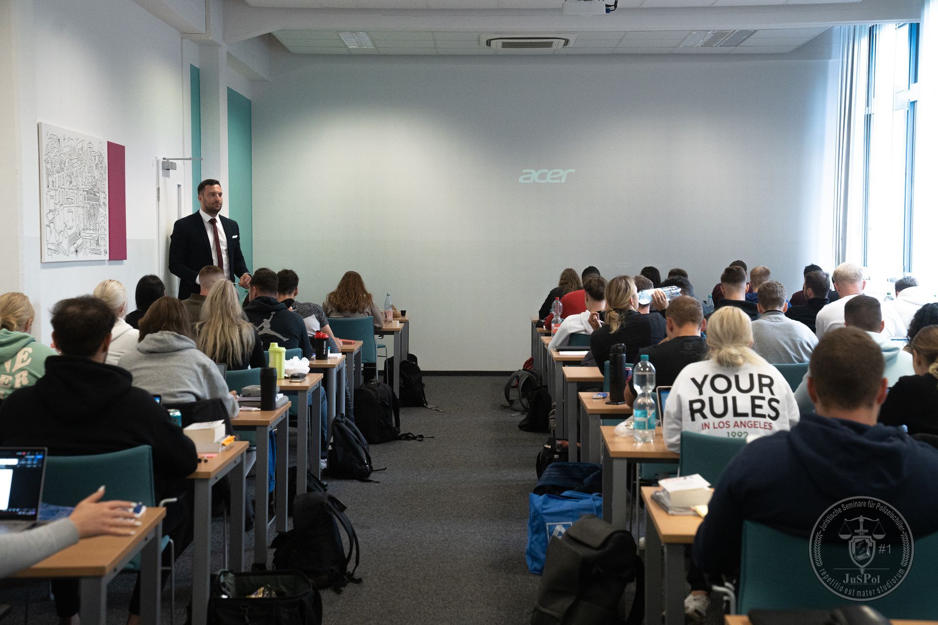 Seminarraum mit Dozent