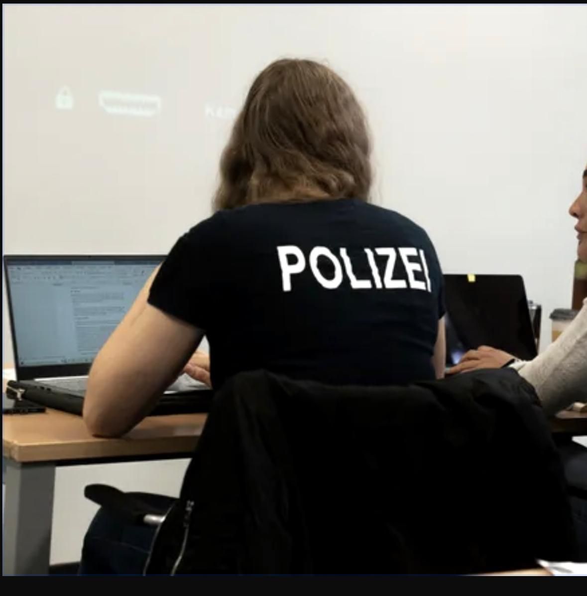 Dozent erklärt juristische Methodik