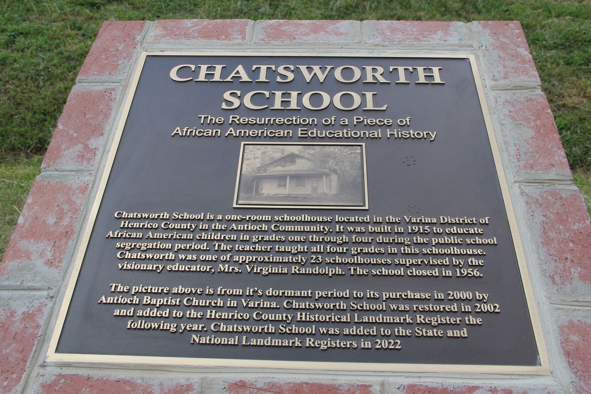 A plaque honoring chatsworth school on it