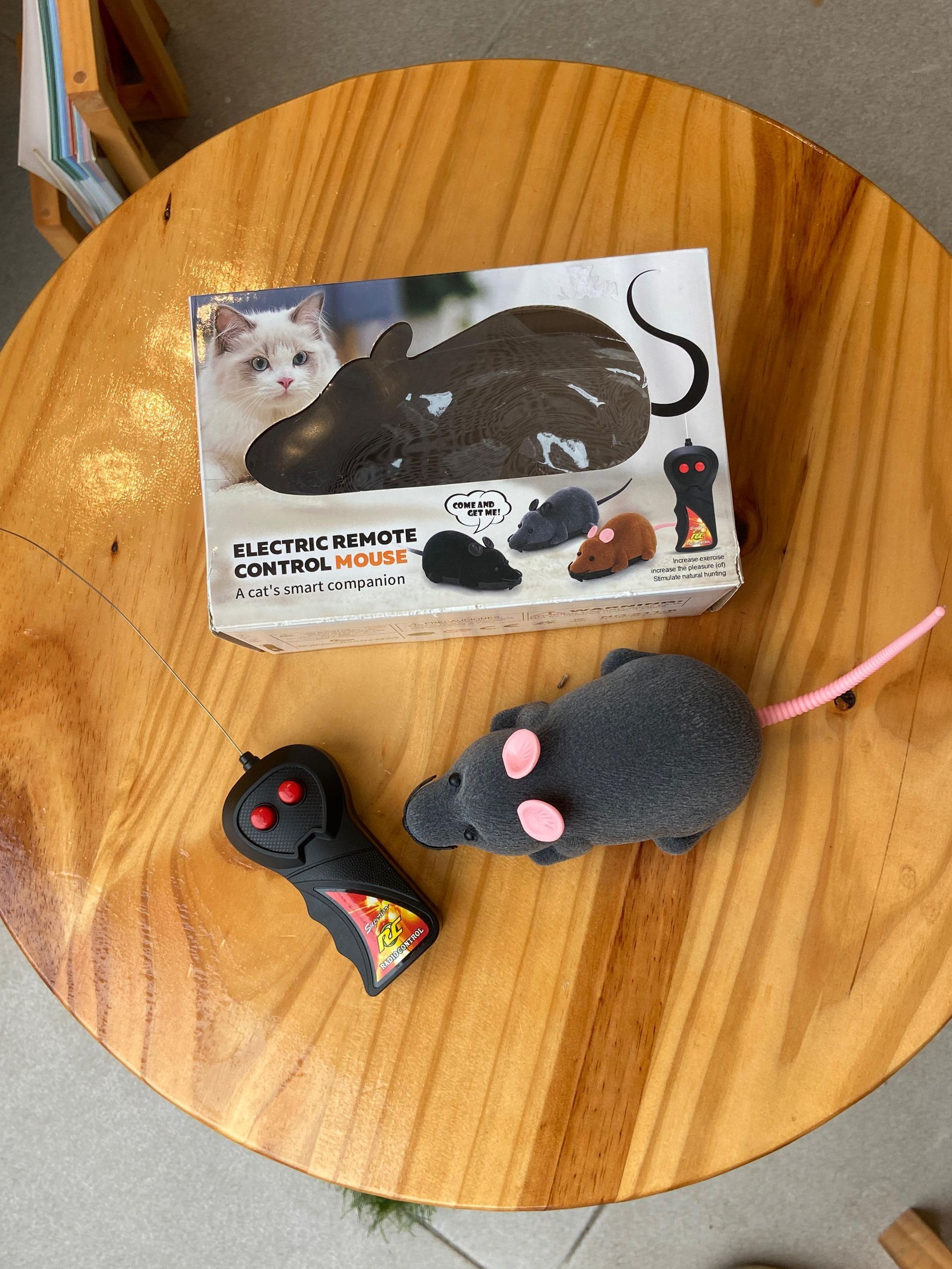 Rata a control remoto.