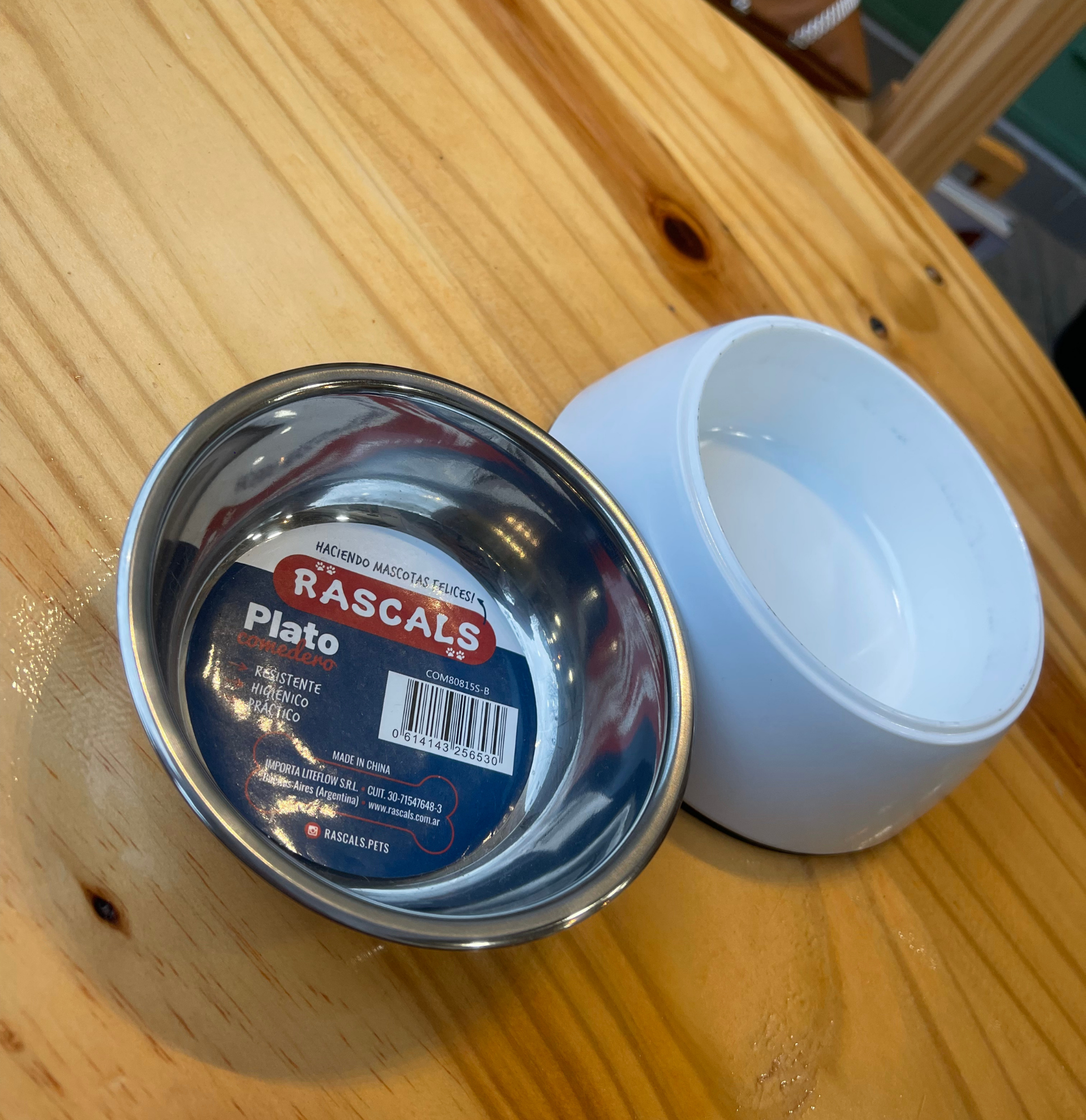 Rascals Comedero color blanco.