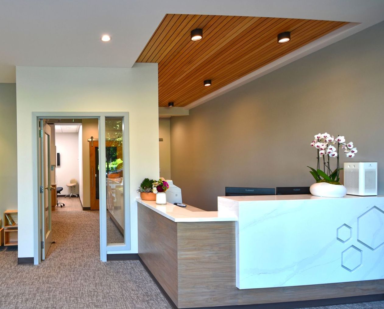 The welcoming reception desk of Totem Lake Dental in Kirkland, WA