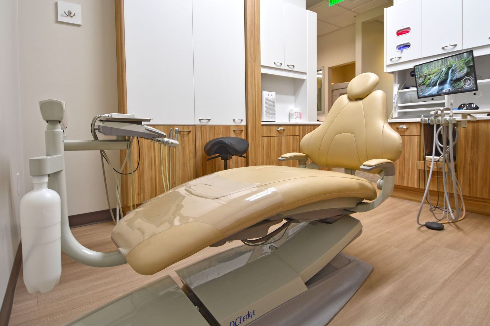 A state-of-the-art dental chair in the office of Totem Lake Dental in Kirkland, WA