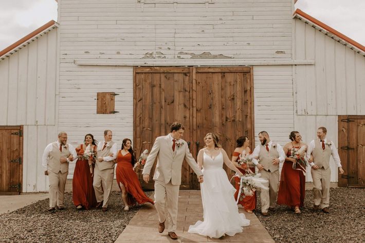 Bridal party posing in front of the Beau and Company barn 