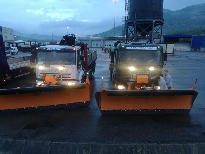 due macchine sgombraneve