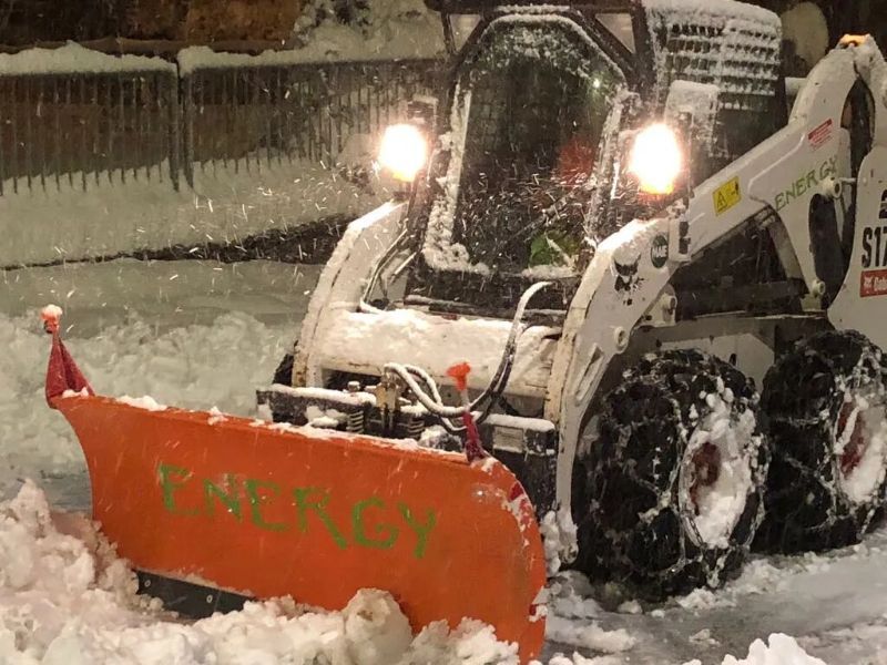 rimozione neve da una strada
