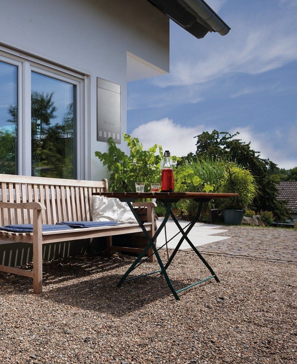 terrazzo con panchina e tavolino