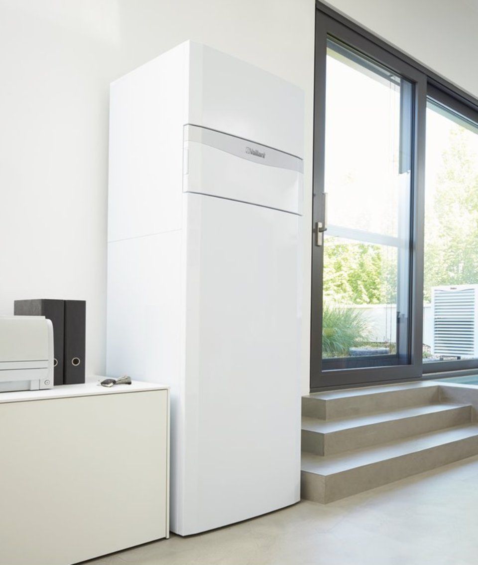 pompa di calore bianca a basamento