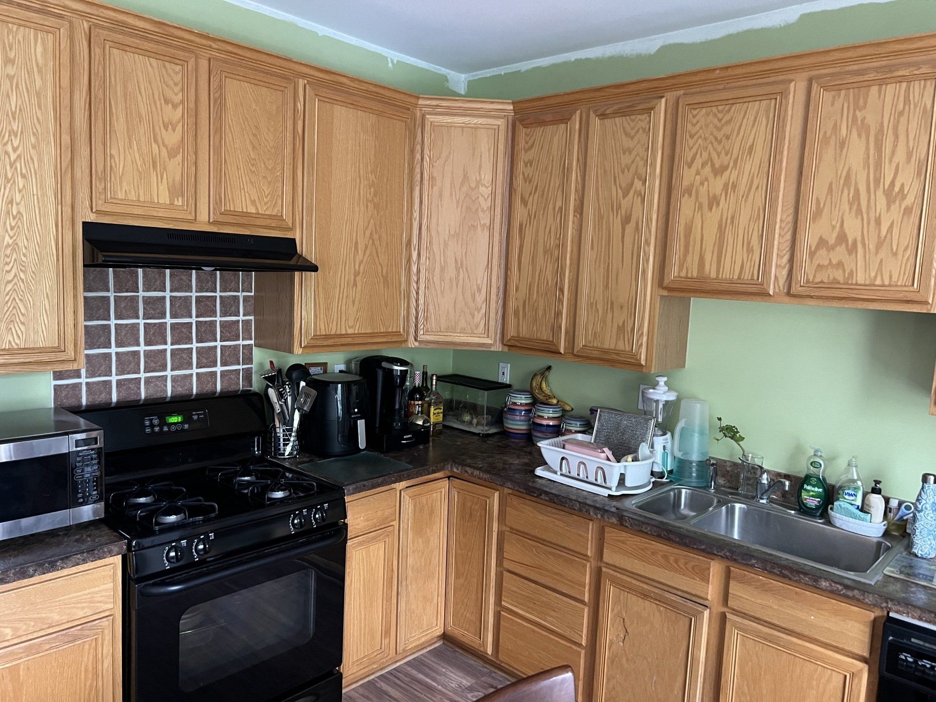Kitchen Stove and Counter Before — Mohegan Lake, NY — Homescape Kitchens & Baths