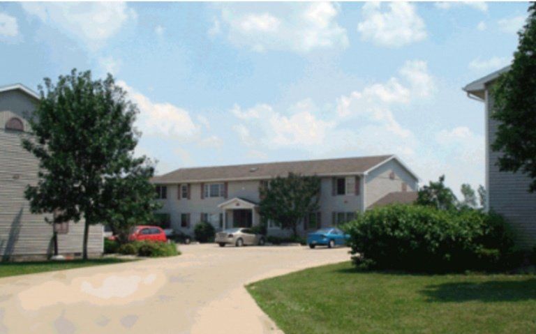 Double Jack Apartments Driveway