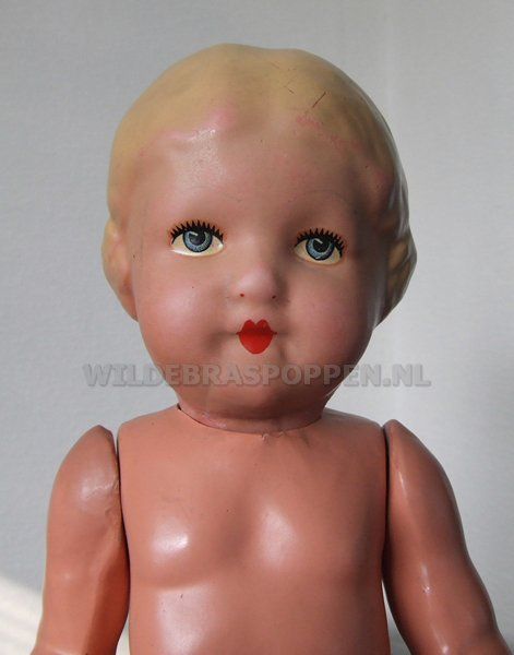 papier maché pop met blauwe ogen