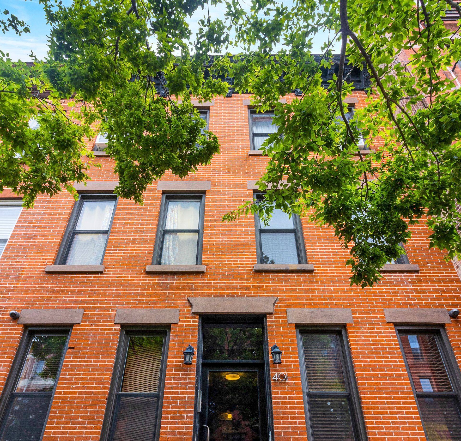 a brick building with the number 40 on it