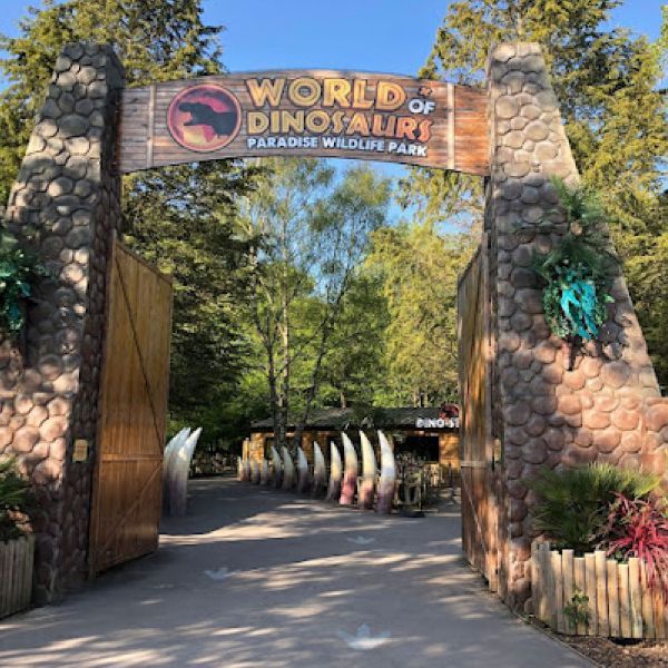 Picture of entrance to a Zoo