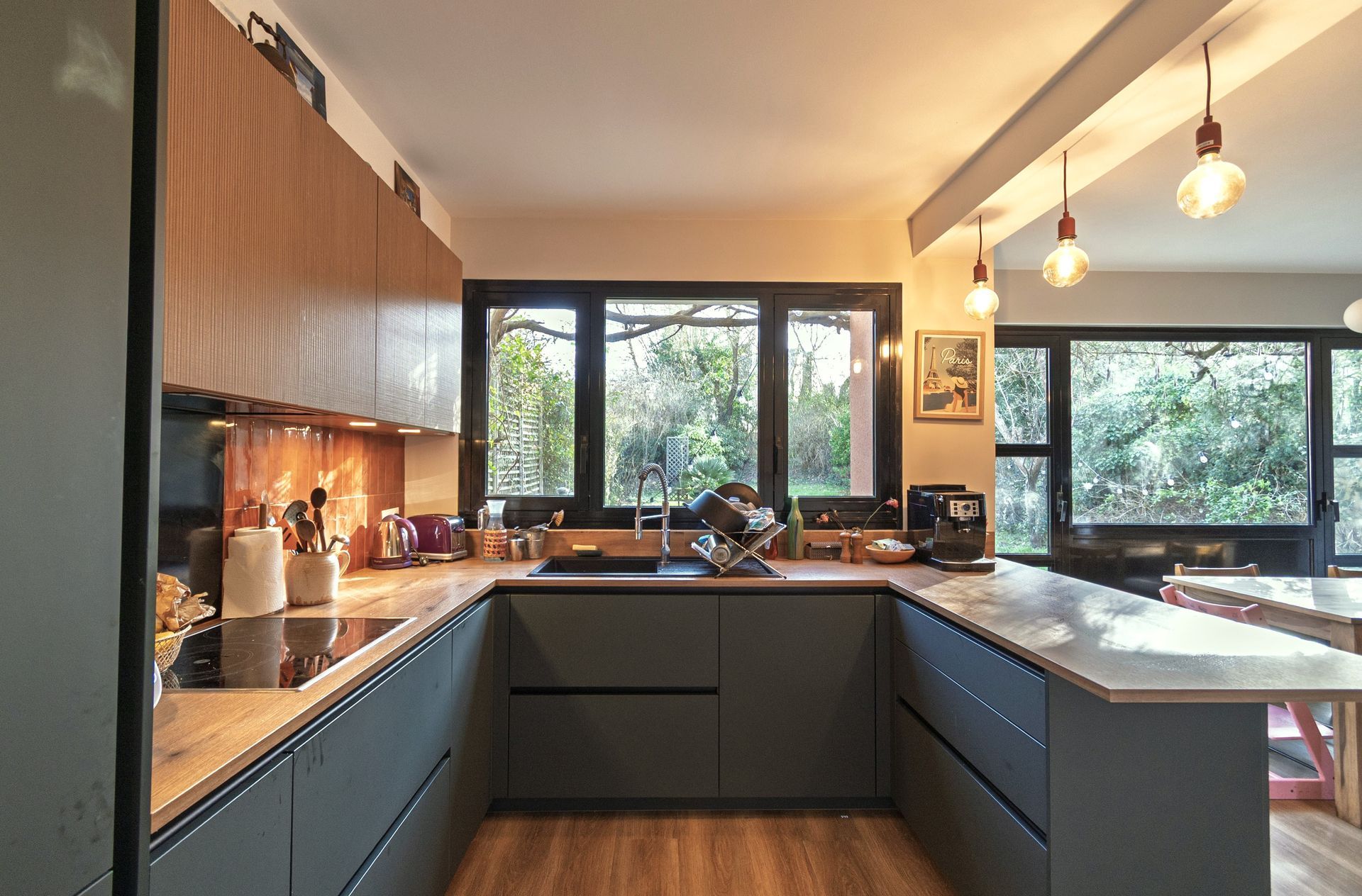 Rénovation Maison cuisine en U vert et bois