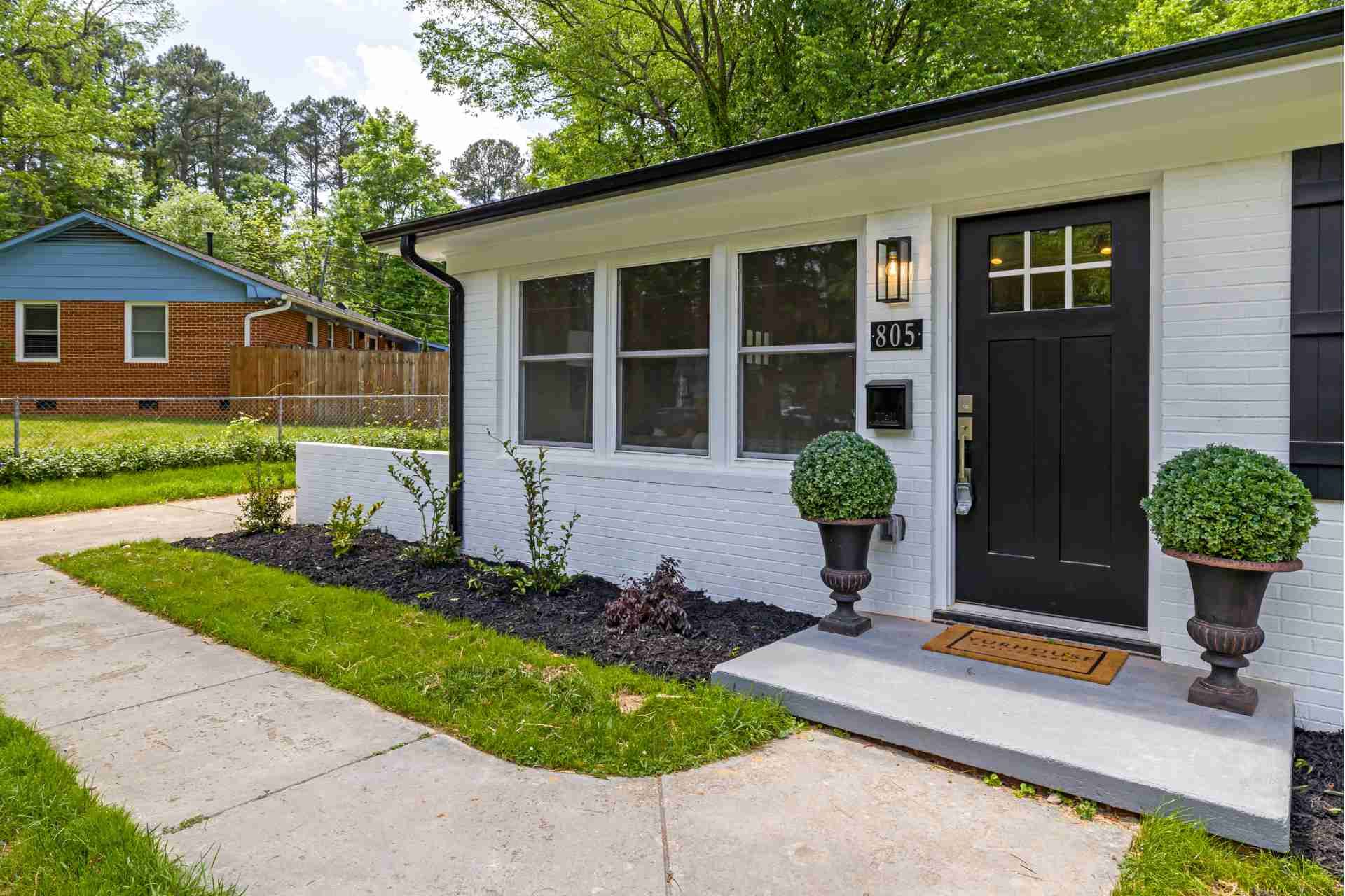 How to Maintain Your Home's Exterior Paint to Extend Its Lifespan