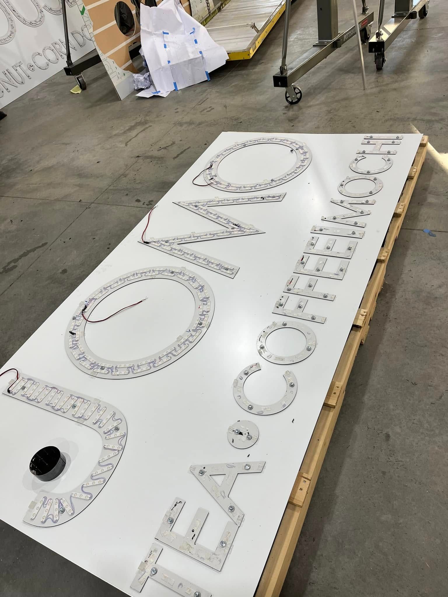 A white board with the word tea written on it