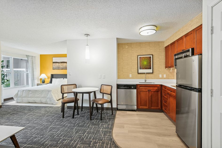 Studio apartment with a bed, small dining area, and kitchen.