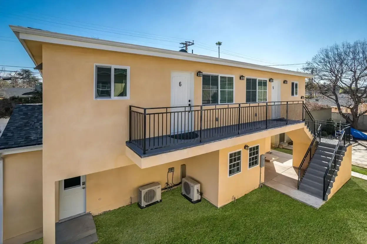 San Antonio Drive 6-Door apartment
