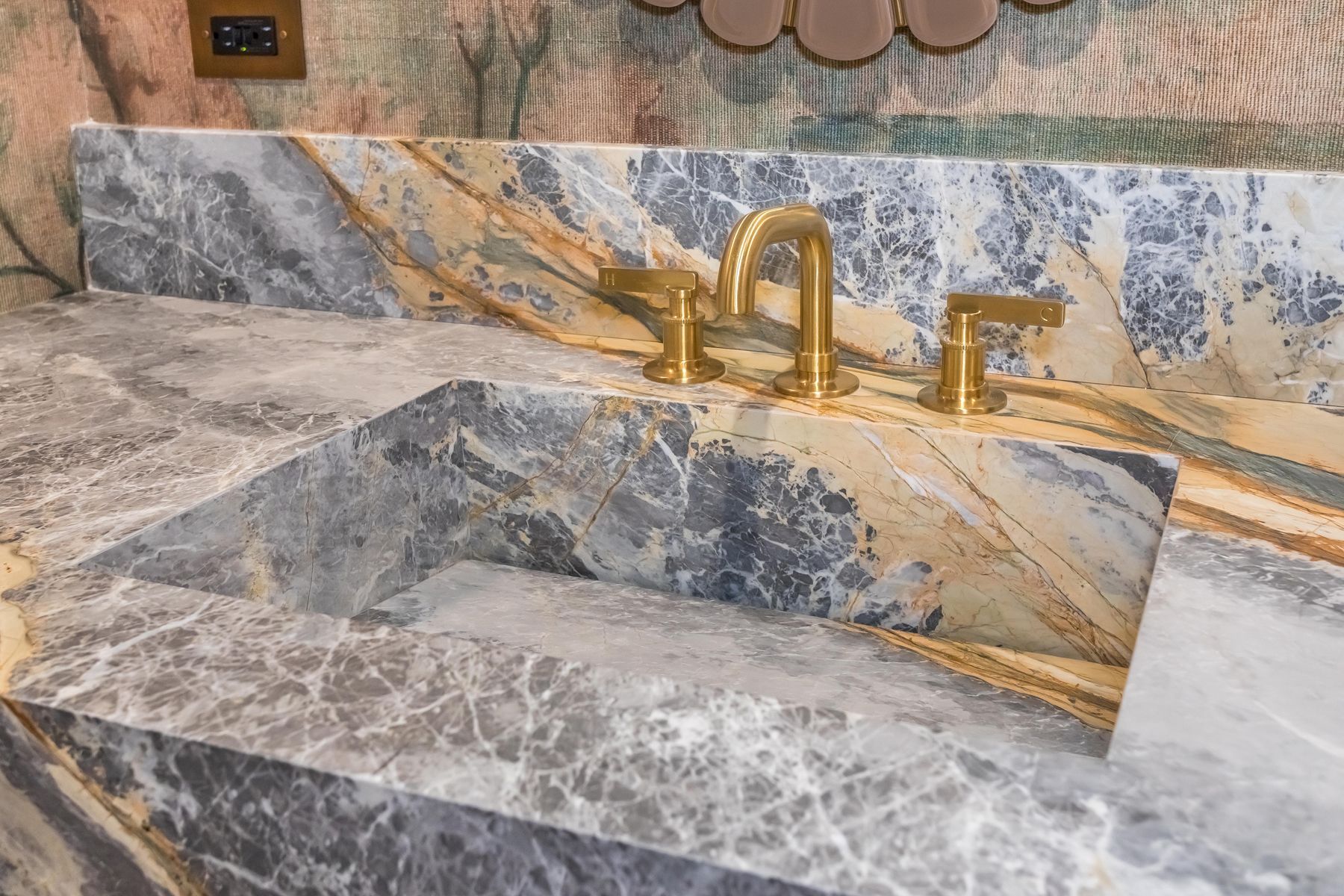 North Kenter avenue bathroom sink