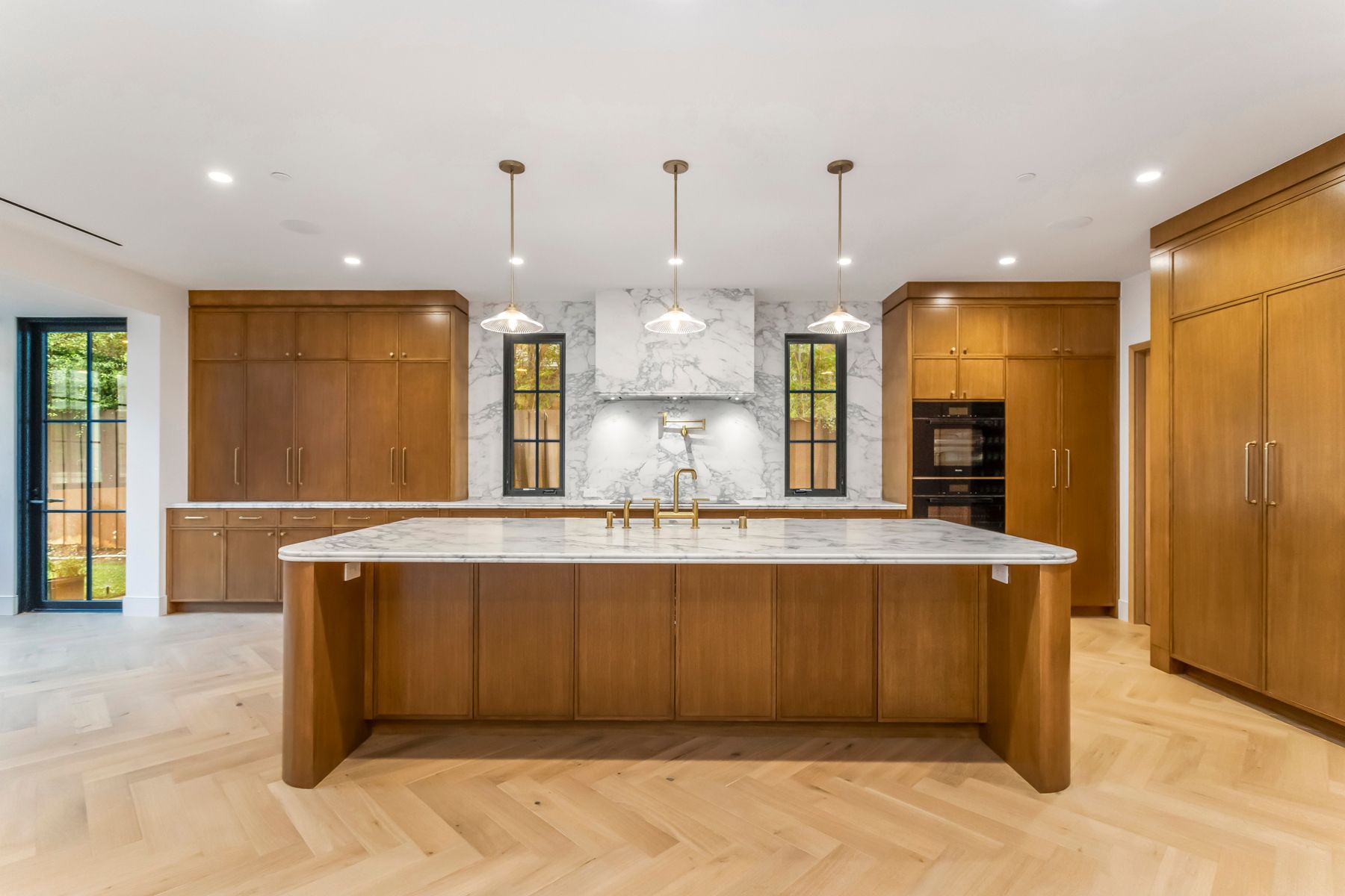 kitchen renovation in North Kenter Avenue