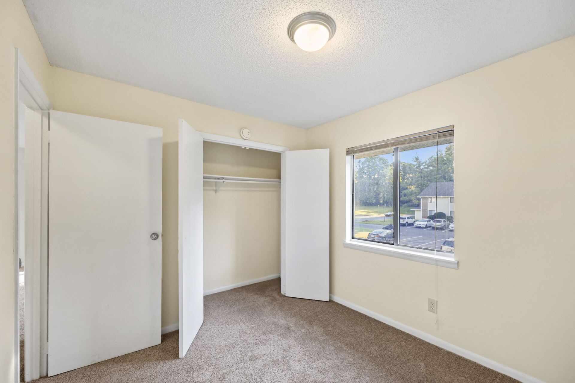 Country Creek Bedroom, Closet