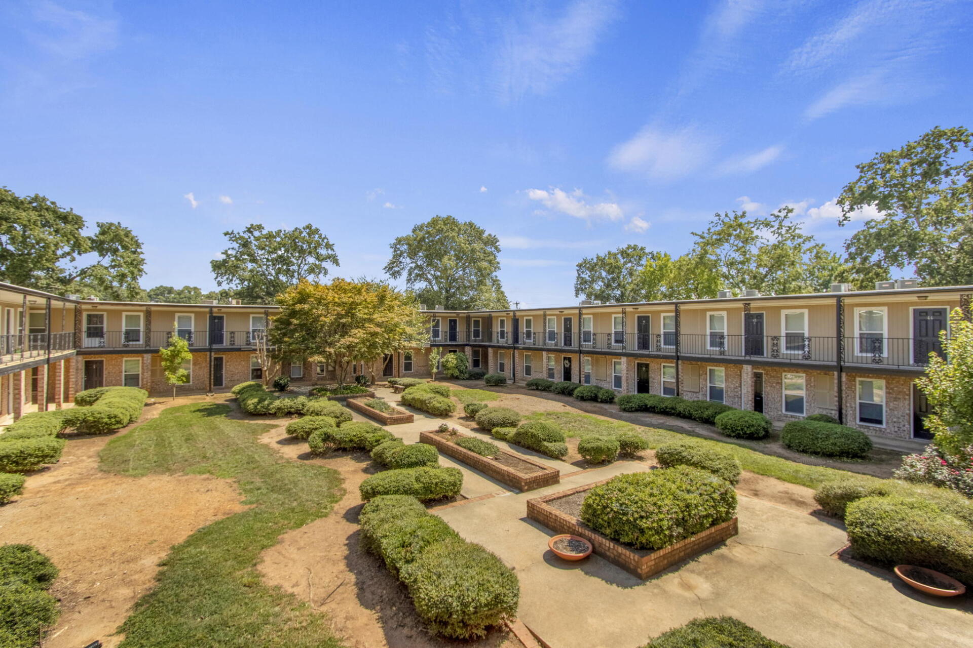 Hickory Ridge Exterior, Courtyard