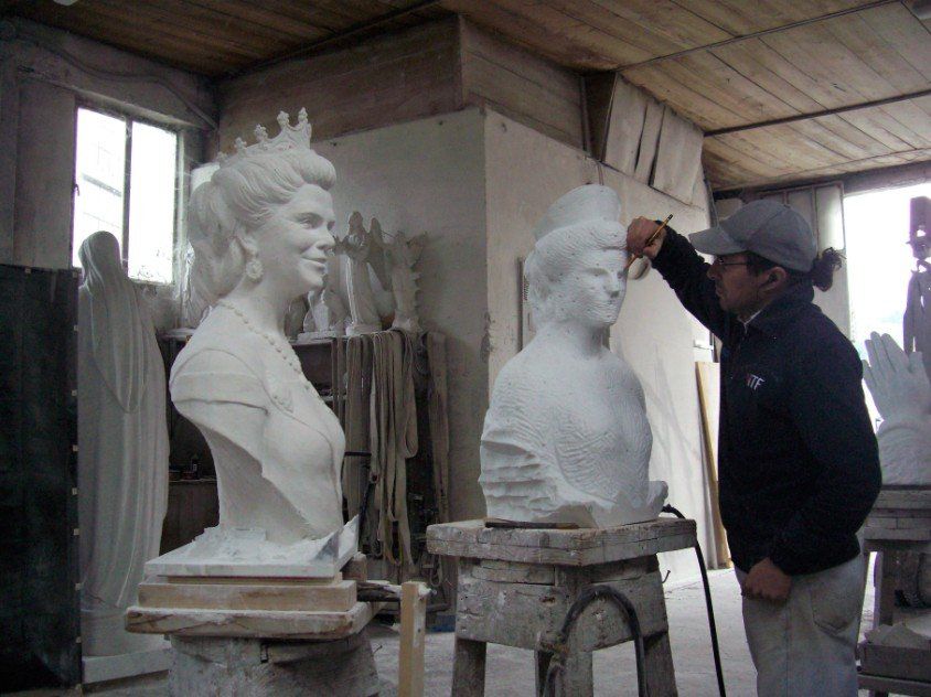 Skilled and experienced sculptors