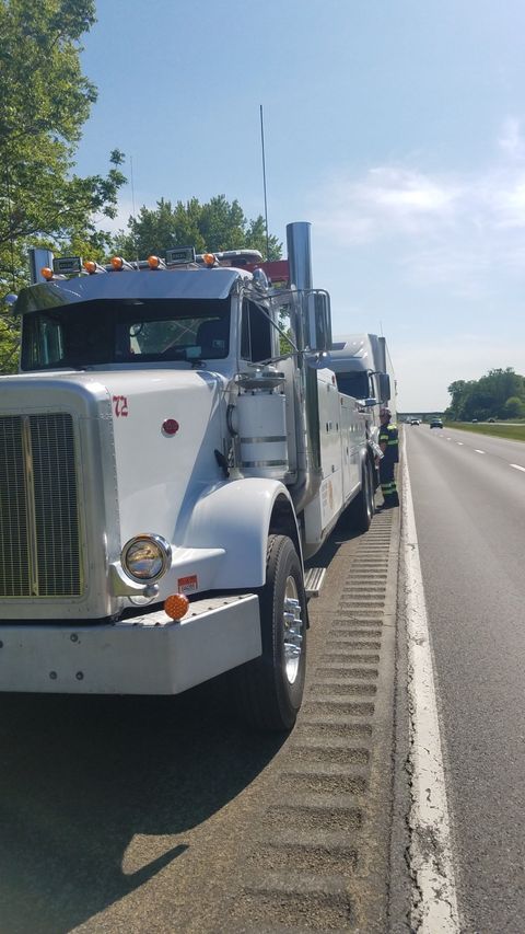 BR Czarnecki Towing — modern tow truck in Erie, PA