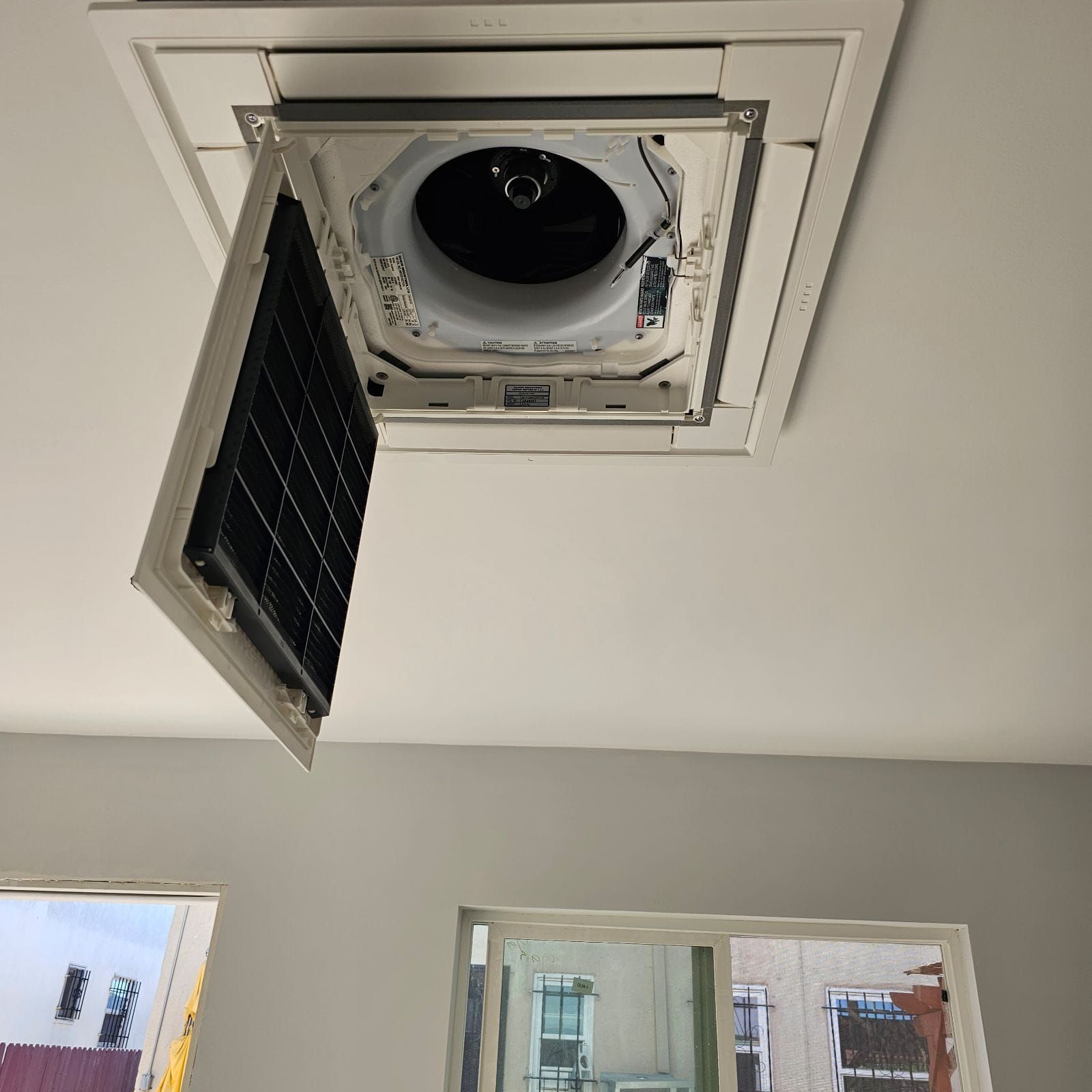 A ceiling fan is hanging from the ceiling in a room