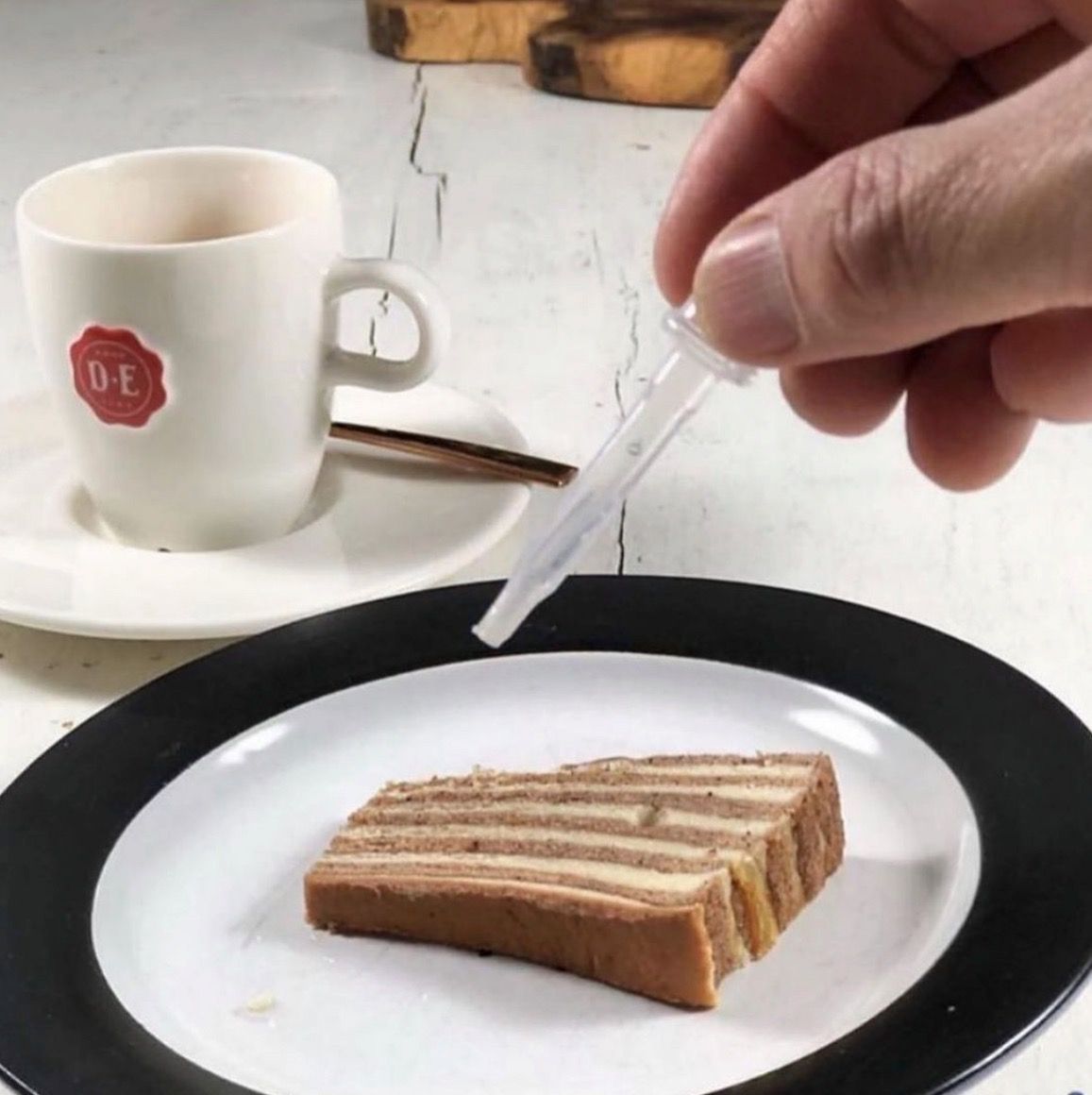 Sayah spekkoeklikeur cocktail met rozenstroop