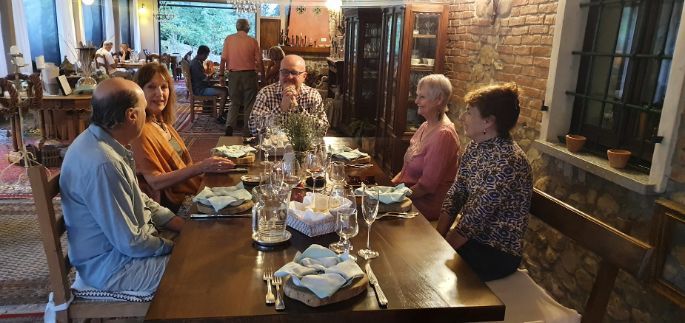 A group of people are sitting at a table in a restaurant.